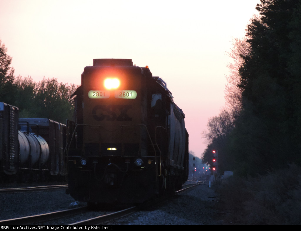 CSX 2801 on L031 